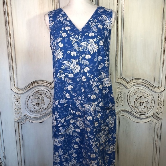 Day Dress of Blue and White Floral 55% Linen Blend Sleeveless Dress Size 6 - Picture 1 of 7